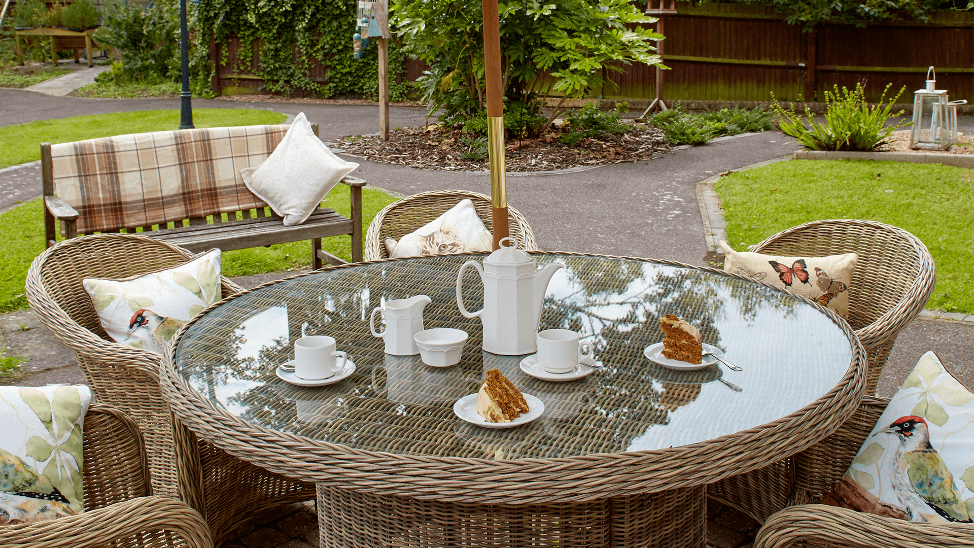 Adelaide garden table
